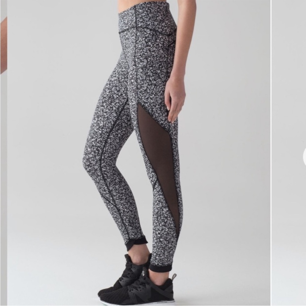 Lululemon Sole Training 7/8 Tight. Size 4